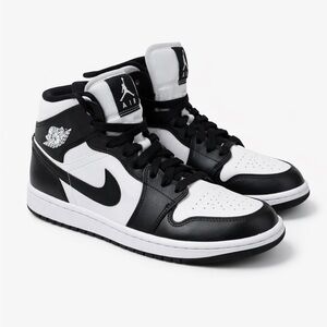 Air Jordan 1 Mid Black White Women 6.5 Youth 5 Clean